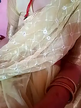 Snapshot of SpicyRoshni chatting on May 17, 5:05 am SpicyRoshni online show from May 17, 5:05 am