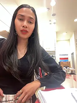Snapshot of RoseMorena72925 chatting on July 22, 4:48 am RoseMorena72925 online show from July 22, 4:48 am