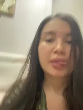 Snapshot of LexeeLuv chatting on April 19, 6:35 am LexeeLuv online show from April 19, 6:35 am