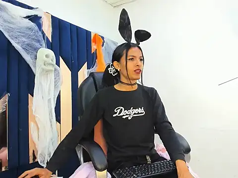 Aisha hotts777 online show from November 1, 11:07 pm