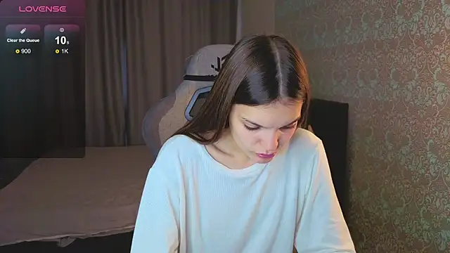 Snapshot of magic_shy_ chatting on September 19, 1:29 am magic shy  online show from September 19, 1:29 am