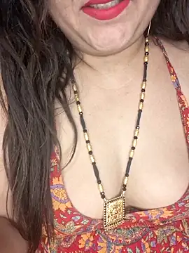 indian-hotmilfs online show from April 7, 7:03 pm