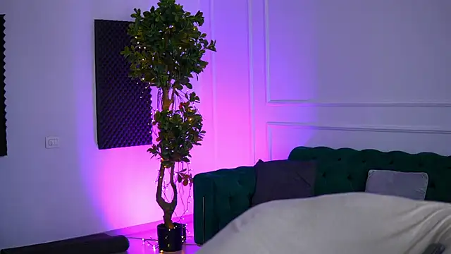 SiennaRuh online show from April 5, 10:12 am