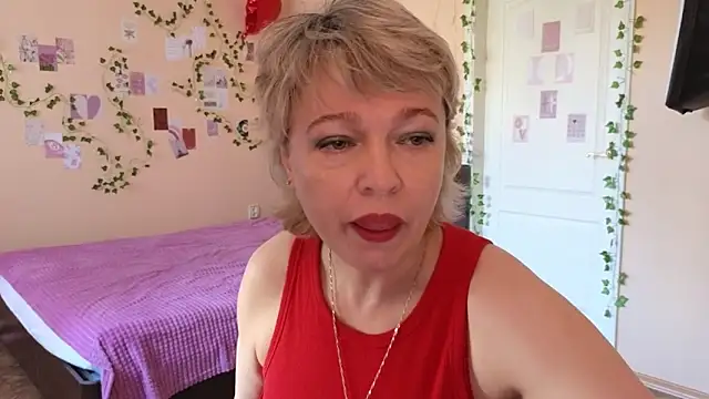 Snapshot of Rosette_Pricky chatting on May 21, 1:51 pm Rosette Pricky online show from May 21, 1:51 pm