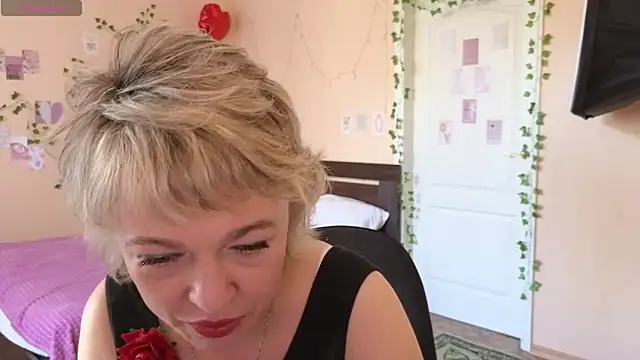 Snapshot of Rosette_Pricky chatting on May 22, 1:28 pm Rosette Pricky online show from May 22, 1:28 pm