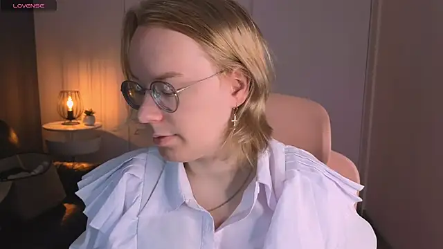 Amanda Butlerr online show from June 4, 1:28 pm