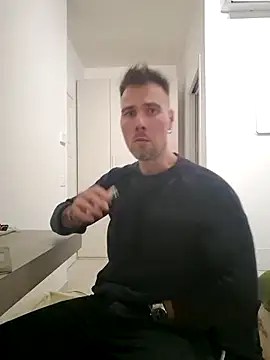 mrlyuis online show from December 4, 8:17 pm