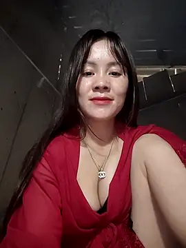 Snapshot of TinTim02 chatting on April 23, 10:14 am TinTim02 online show from April 23, 10:14 am