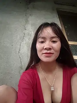 Snapshot of TinTim02 chatting on April 27, 10:24 am TinTim02 online show from April 27, 10:24 am