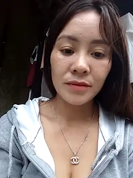 Snapshot of TinTim02 chatting on May 1, 10:42 am TinTim02 online show from May 1, 10:42 am
