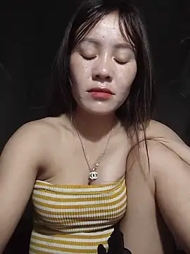 Snapshot of TinTim02 chatting on May 20, 8:37 pm TinTim02 online show from May 20, 8:37 pm