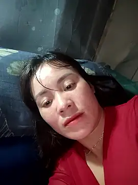 Snapshot of TinTim02 chatting on May 23, 11:42 pm TinTim02 online show from May 23, 11:42 pm