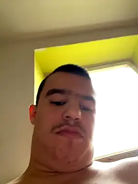 Snapshot of pussyhunter323557 chatting on October 10, 11:31 am pussyhunter323557 online show from October 10, 11:31 am