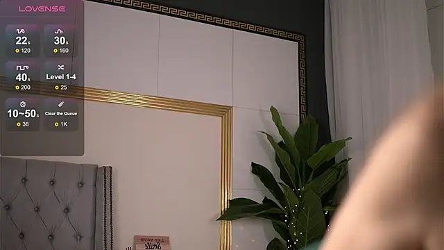 RebeccaRese online show from March 12, 9:04 am