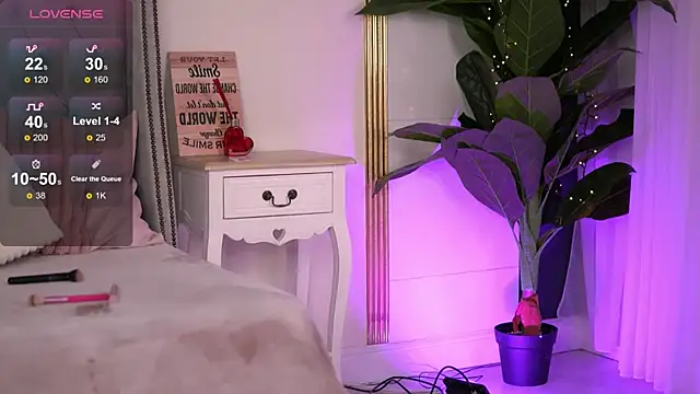 RebeccaRese online show from April 2, 8:01 am