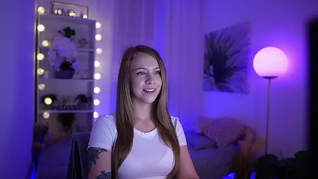 Snapshot of Cindy_Grey chatting on September 23, 6:33 pm Cindy Grey online show from September 23, 6:33 pm