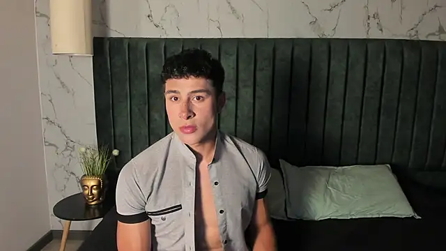 AustinJones  online show from November 13, 7:02 pm