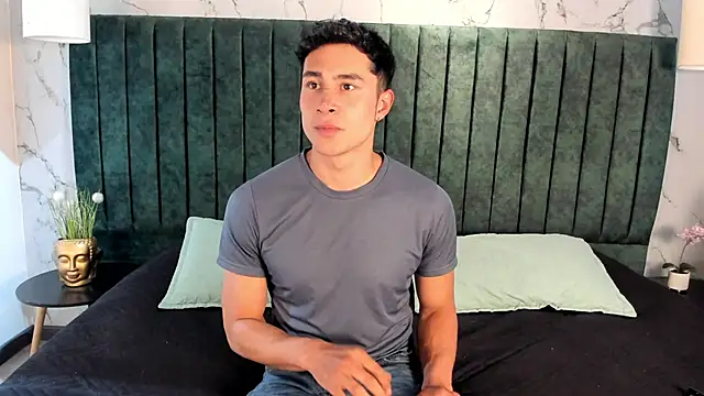 Snapshot of AustinJones_ chatting on November 29, 7:28 pm AustinJones online show from November 29, 7:28 pm