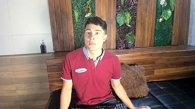 AustinJones  online show from December 14, 4:12 pm