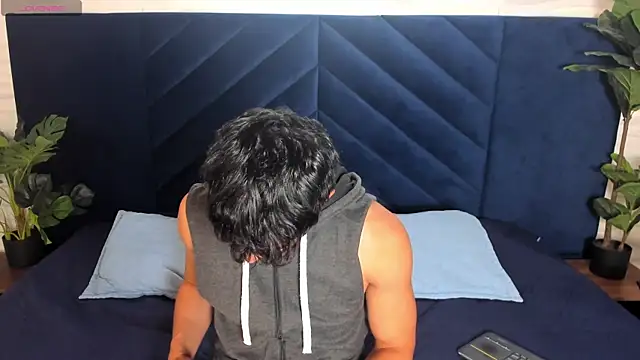 Snapshot of AustinJones_ chatting on January 17, 7:28 pm AustinJones online show from January 17, 7:28 pm