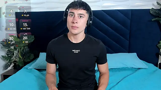 Snapshot of AustinJones_ chatting on February 6, 7:50 pm AustinJones online show from February 6, 7:50 pm