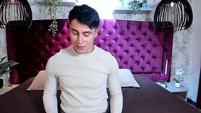 Snapshot of AustinJones_ chatting on February 11, 7:19 pm AustinJones online show from February 11, 7:19 pm