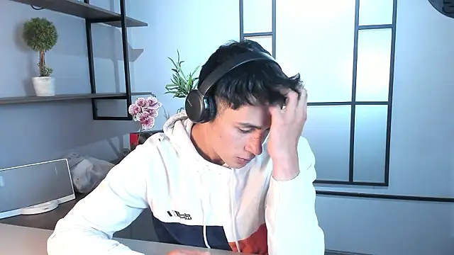 Snapshot of AustinJones_ chatting on February 13, 7:21 pm AustinJones online show from February 13, 7:21 pm