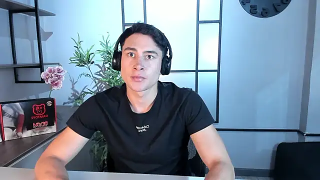 Snapshot of AustinJones_ chatting on February 14, 6:48 pm AustinJones online show from February 14, 6:48 pm