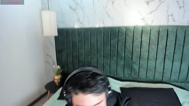 Snapshot of AustinJones_ chatting on February 20, 7:36 pm AustinJones online show from February 20, 7:36 pm