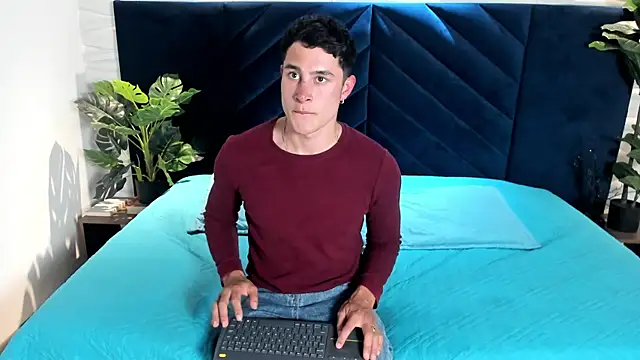 Snapshot of AustinJones_ chatting on May 22, 7:41 pm AustinJones online show from May 22, 7:41 pm