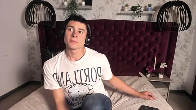 Snapshot of AustinJones_ chatting on June 2, 6:10 pm AustinJones online show from June 2, 6:10 pm