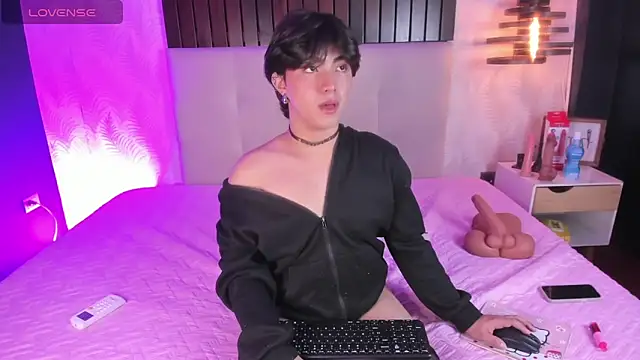 Creamy Angelo online show from November 21, 8:40 pm