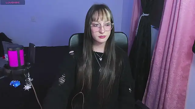 starrraura online show from March 18, 11:30 pm