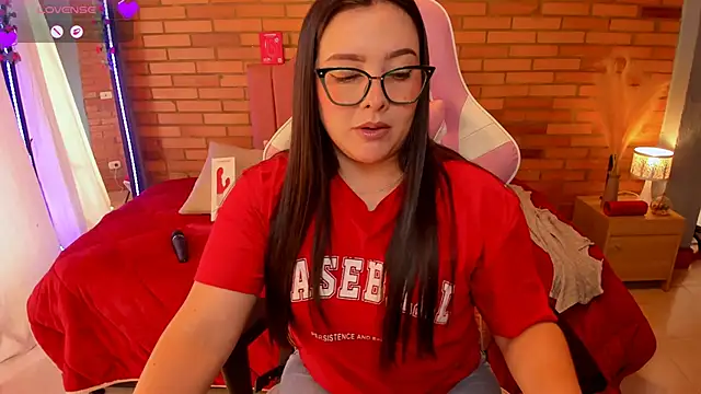 Snapshot of amaia_monet chatting on June 6, 4:12 pm amaia monet online show from June 6, 4:12 pm