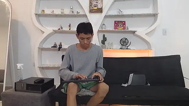 BEAUTY BOYS1 online show from November 16, 7:25 am