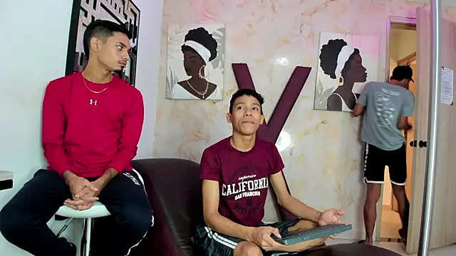 BEAUTY BOYS1 online show from April 18, 1:37 pm