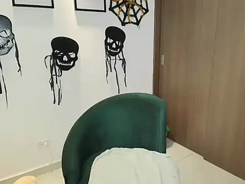 Snapshot of scarletevil chatting on October 30, 6:15 am scarletevil online show from October 30, 6:15 am