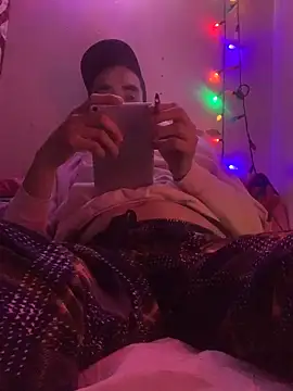 Snapshot of DanBfl chatting on December 17, 12:27 am DanBfl online show from December 17, 12:27 am