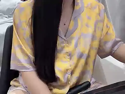 Snapshot of Stella-869 chatting on April 4, 9:18 am Stella-869 online show from April 4, 9:18 am