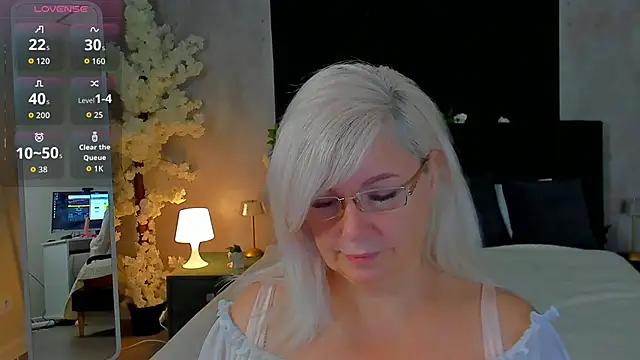 Hella Fabel online show from November 16, 1:11 am