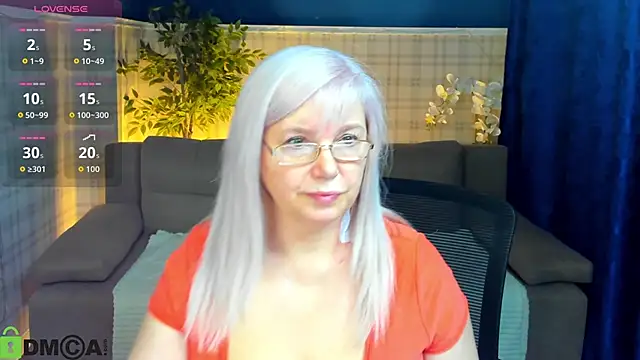 Snapshot of Hella_Fabel chatting on May 4, 1:34 am Hella Fabel online show from May 4, 1:34 am
