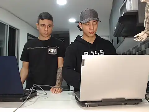 Snapshot of cash_masters777 chatting on October 17, 2:26 am cash masters777 online show from October 17, 2:26 am