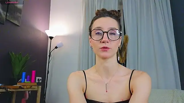 Snapshot of laracroftmansion chatting on May 27, 3:20 pm laracroftmansion online show from May 27, 3:20 pm