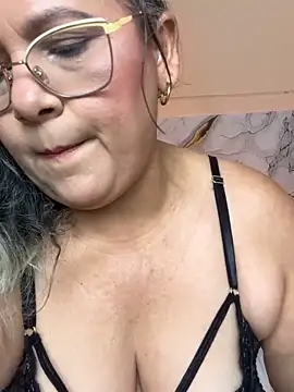 Snapshot of Lucy_Milf_474 chatting on April 24, 12:18 pm Lucy Milf 474 online show from April 24, 12:18 pm