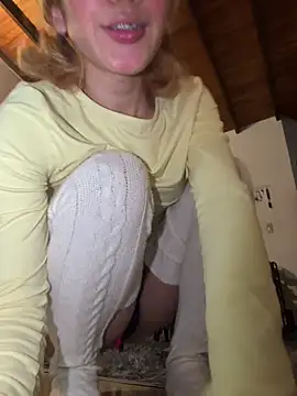 Snapshot of SweetBunnyGF chatting on April 24, 3:31 am SweetBunnyGF online show from April 24, 3:31 am