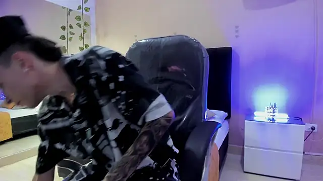 Nascary Fox online show from November 15, 8:05 pm