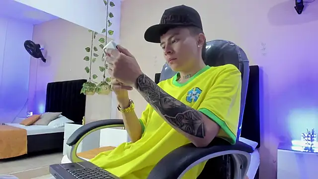 Nascary Fox online show from November 16, 1:28 pm