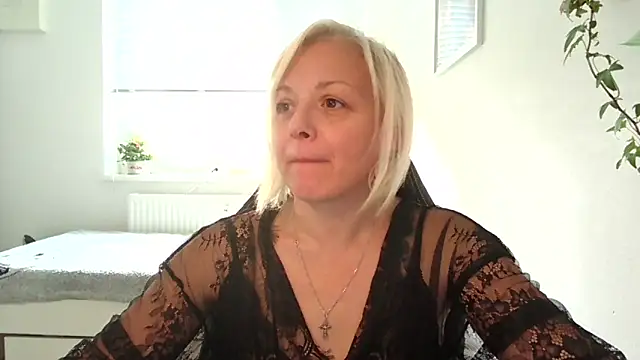 Linsy Kim online show from October 22, 7:52 am