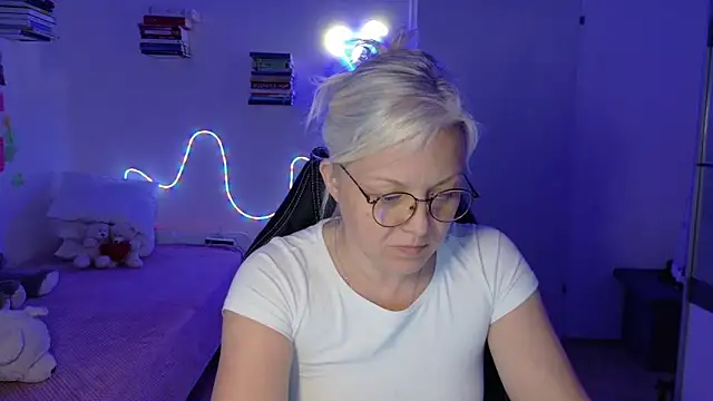 Linsy Kim online show from April 17, 7:17 pm