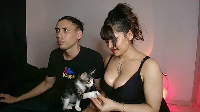 Snapshot of Demian-melany chatting on May 22, 4:52 am Demian-melany online show from May 22, 4:52 am